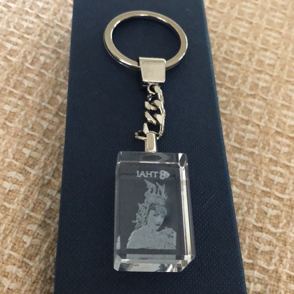 Vintage Collectible Southeast Asia Express airline glass etched keychain - Picture 5 of 14